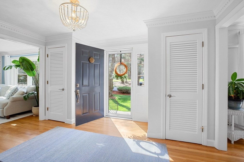 1 Shawnee Rd, Medfield, MA 02052