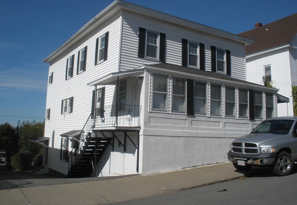 41 Orient St, Worcester, MA 01604-3726
