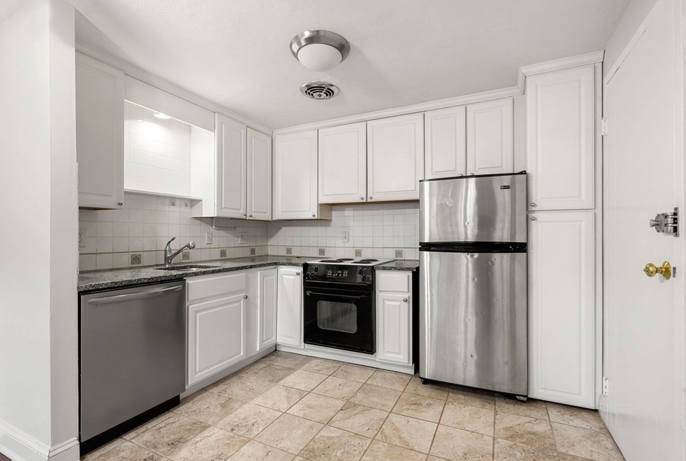 1105 Lexington St #6-1, Waltham, MA 02452