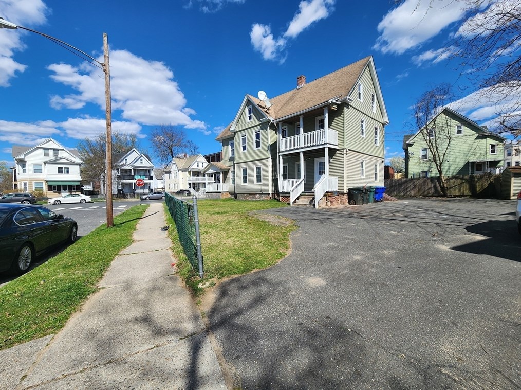 192 Dickinson St, Springfield MA  01108-1267 exterior