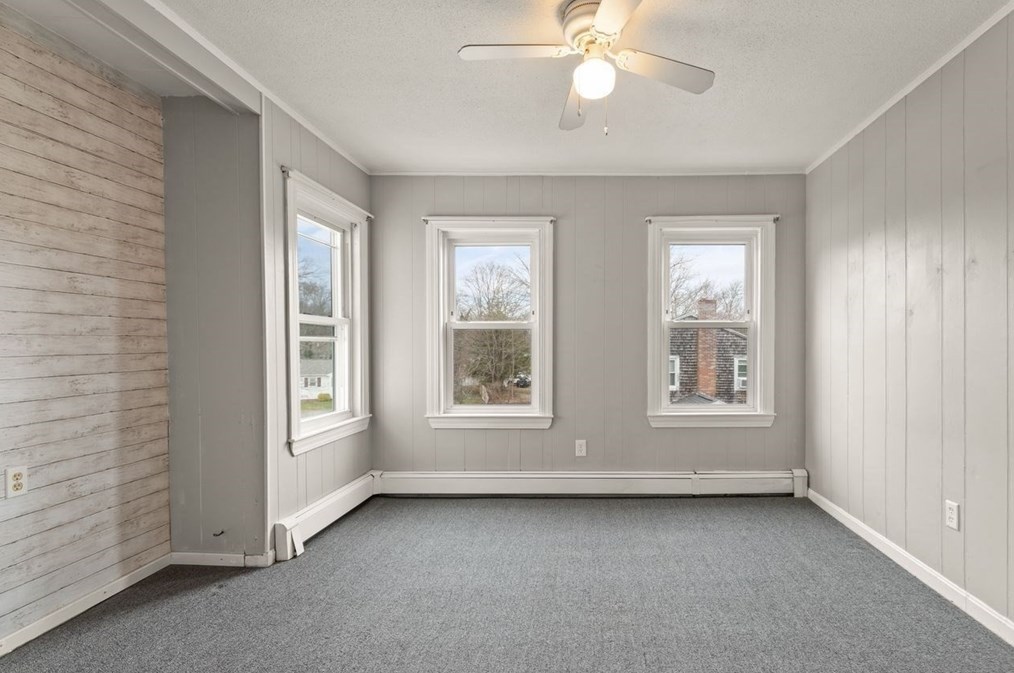 326 Main St, East Bridgewater MA 02324-1476 exterior