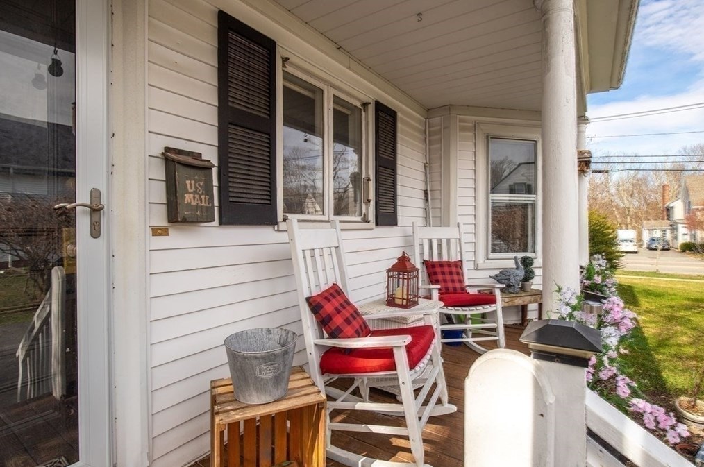 326 Main St, East Bridgewater MA 02324-1476 exterior