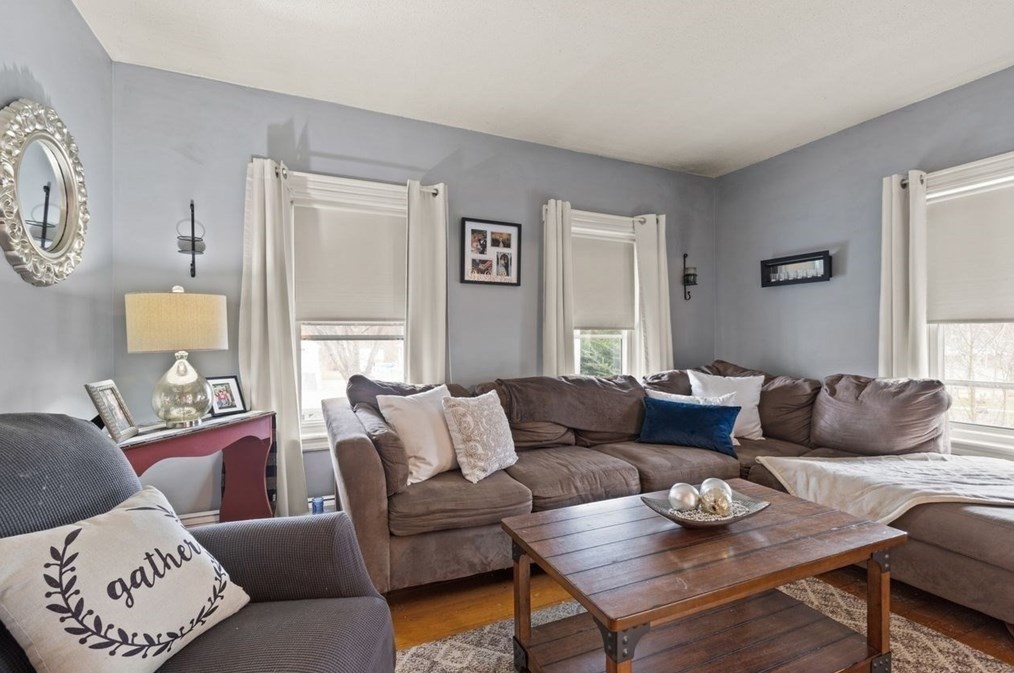 326 Main St, East Bridgewater MA 02324-1476 exterior