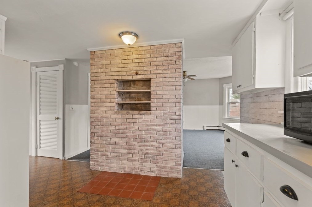 326 Main St, East Bridgewater MA 02324-1476 exterior