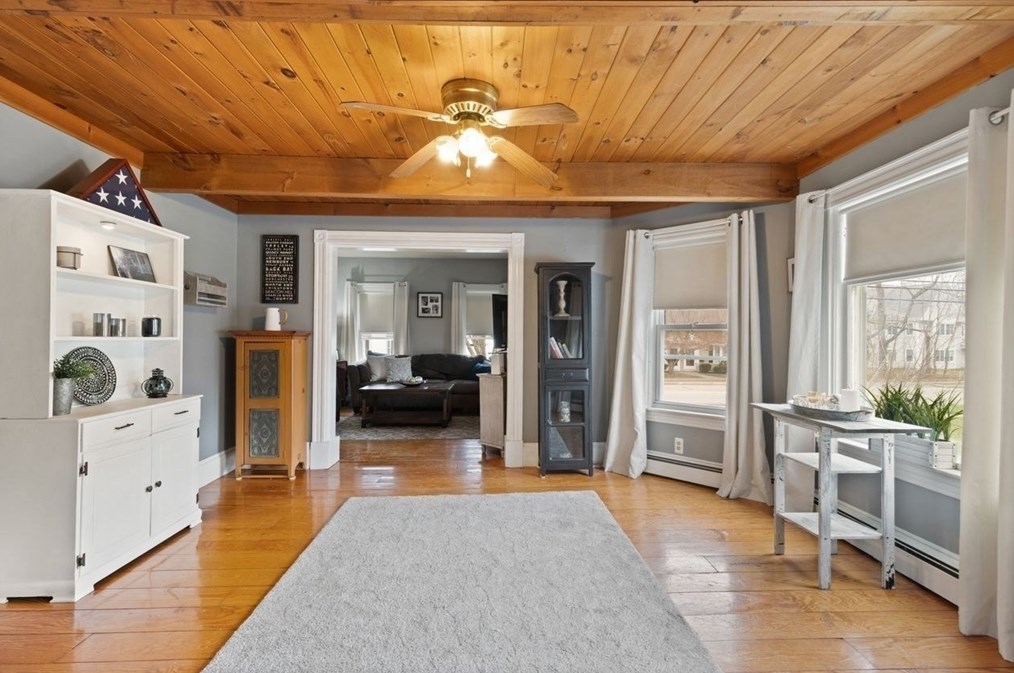 326 Main St, East Bridgewater MA 02324-1476 exterior