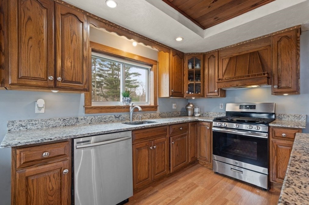 326 Main St, East Bridgewater MA 02324-1476 exterior