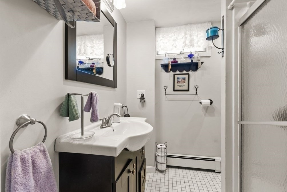 326 Main St, East Bridgewater MA 02324-1476 exterior