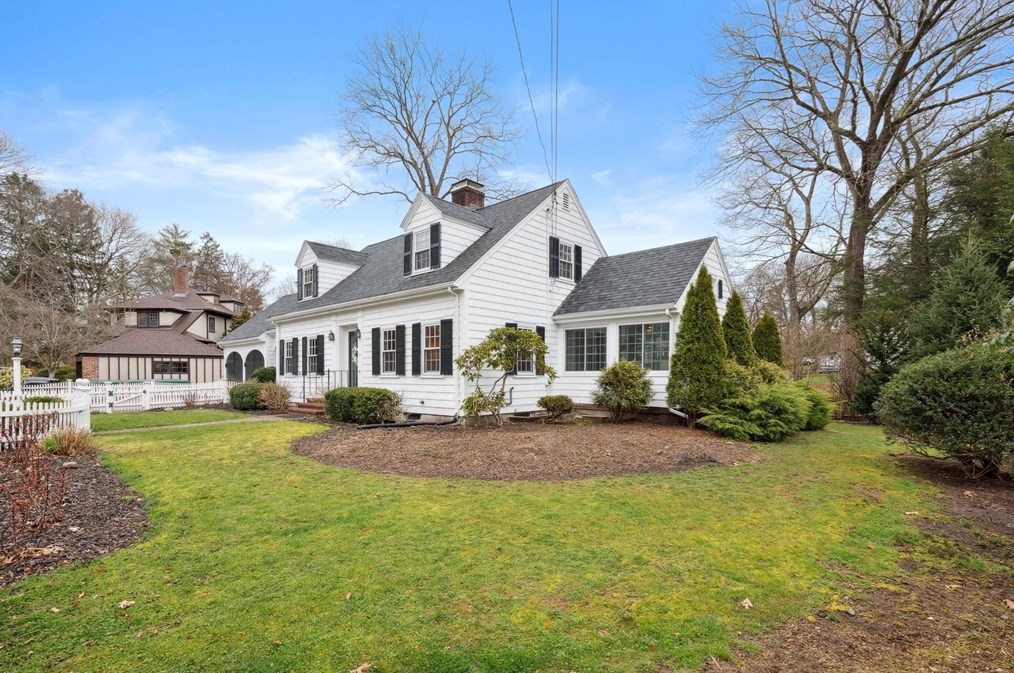 12 Cherry Ln, Dedham MA  02026-3104 exterior