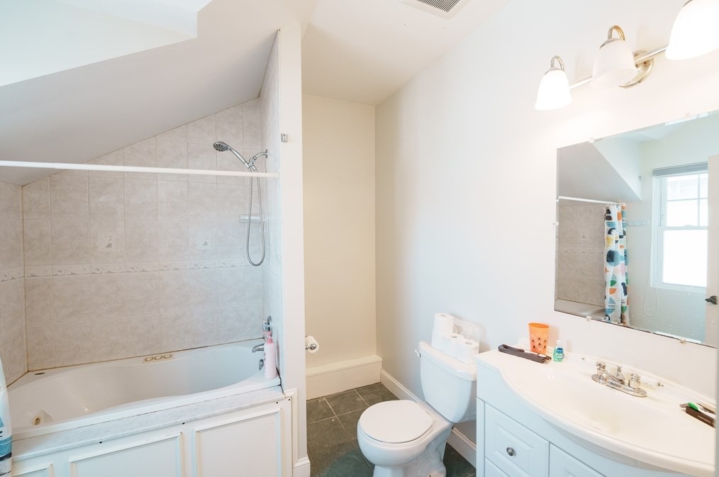 433 Quincy Shore Dr, Quincy MA 02171-2061 exterior