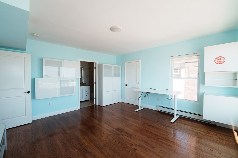 433 Quincy Shore Dr, Quincy MA 02171-2061 exterior