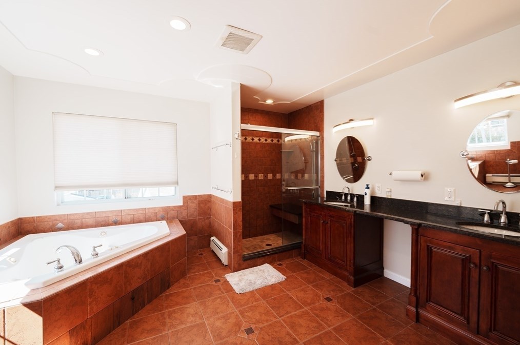 433 Quincy Shore Dr, Quincy MA 02171-2061 exterior