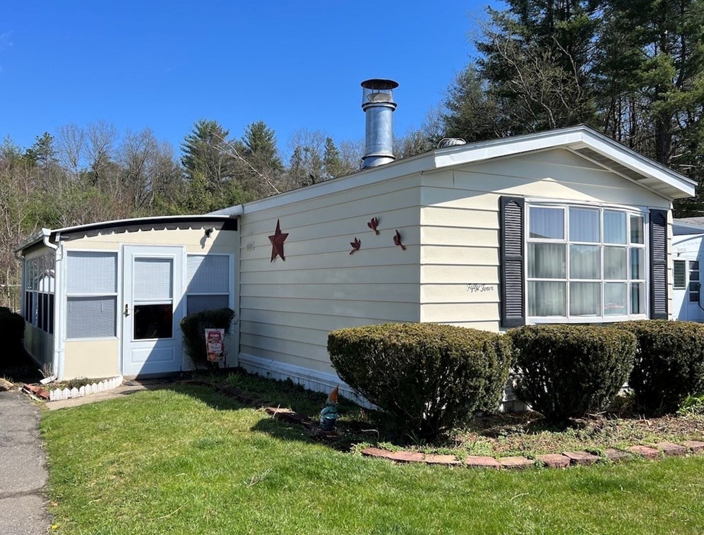 54 Warfield Dr, Montgomery, MA 01085-1163