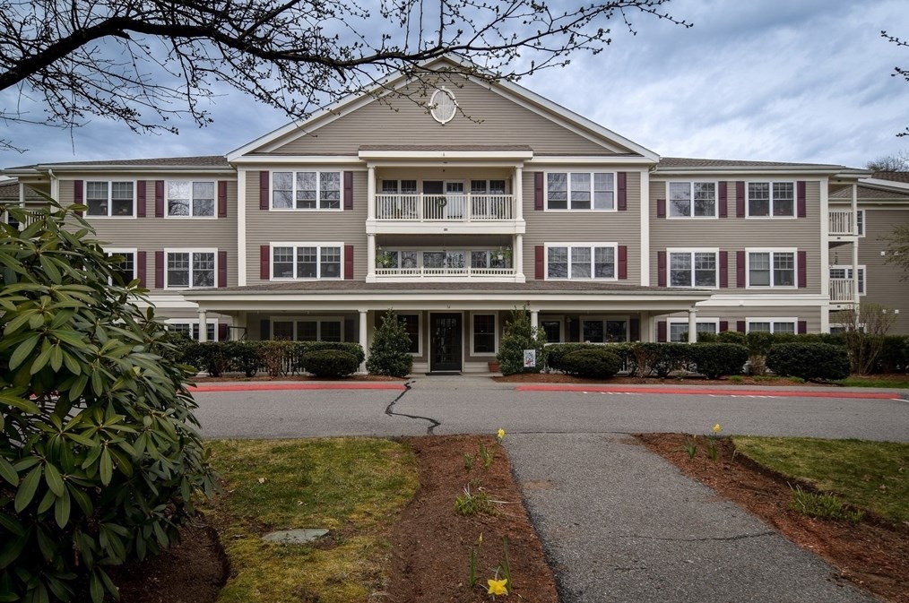 34 Meeting House Ln, Stow MA  01775-2137 exterior