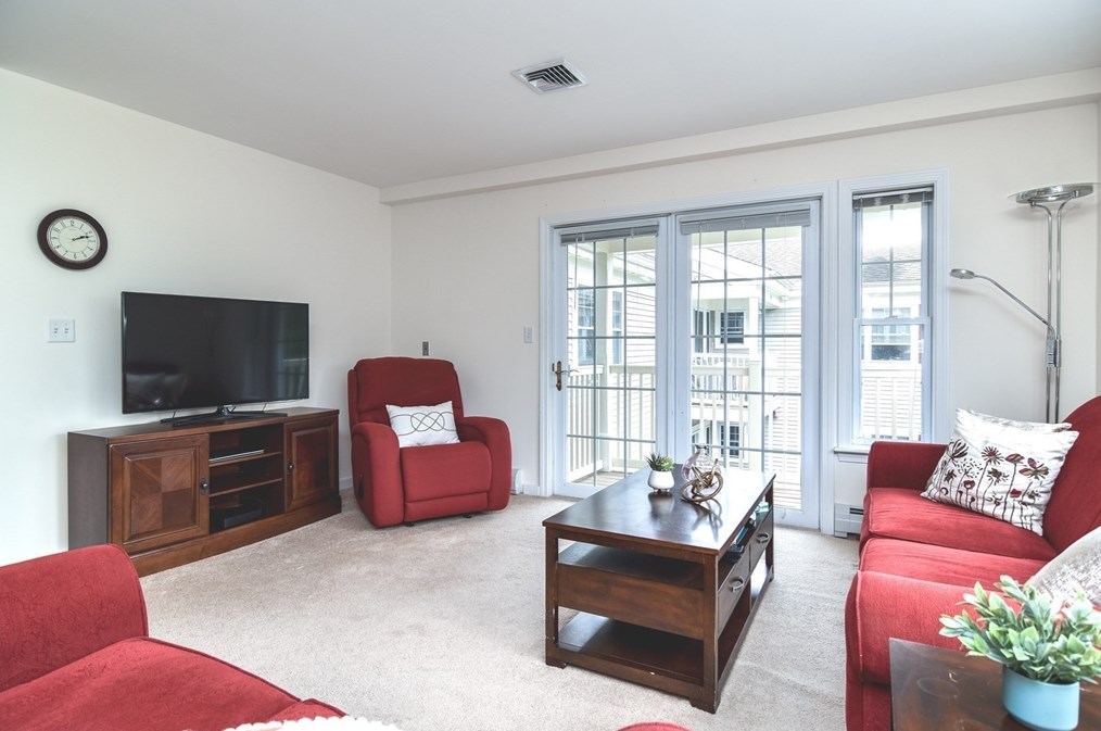 34 Meeting House Ln #302, Stow, MA 01775