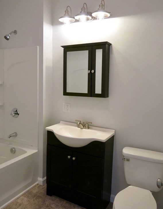 218 Whitman Ave, Whitman MA 02382-2045 exterior