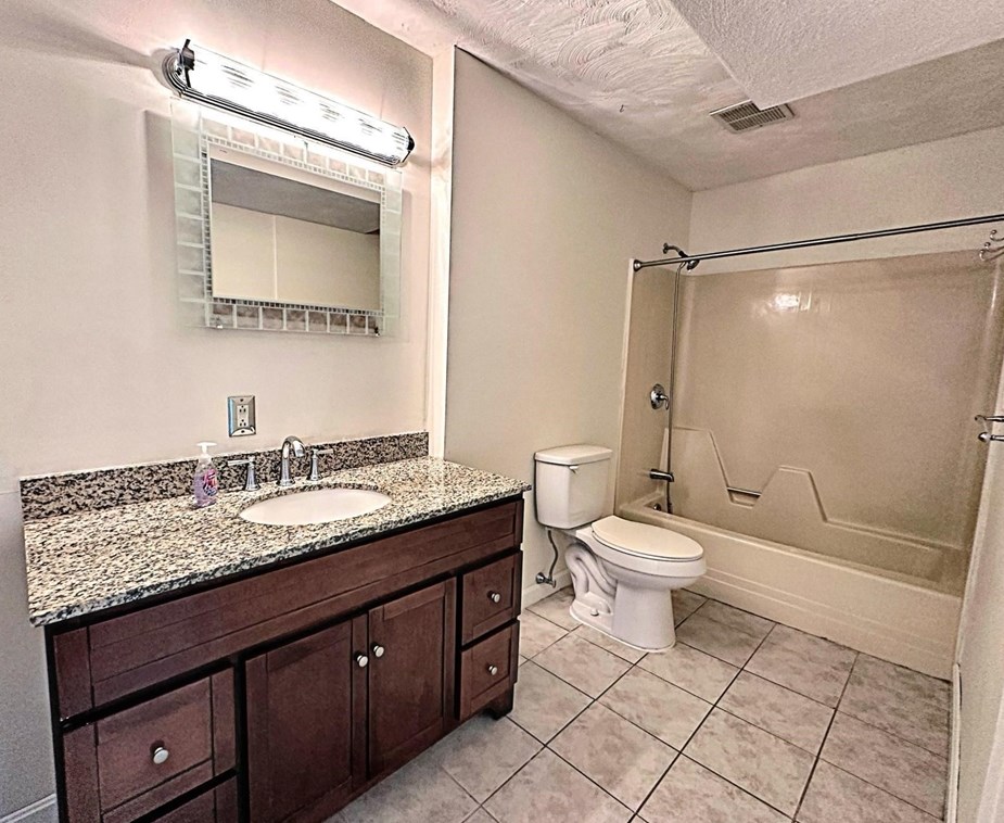 100 Cass Ave, Dracut MA 01826-3544 exterior