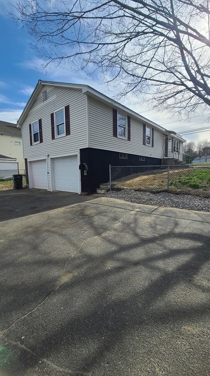 215 Hilldale Ave, Haverhill, MA 01832-3134
