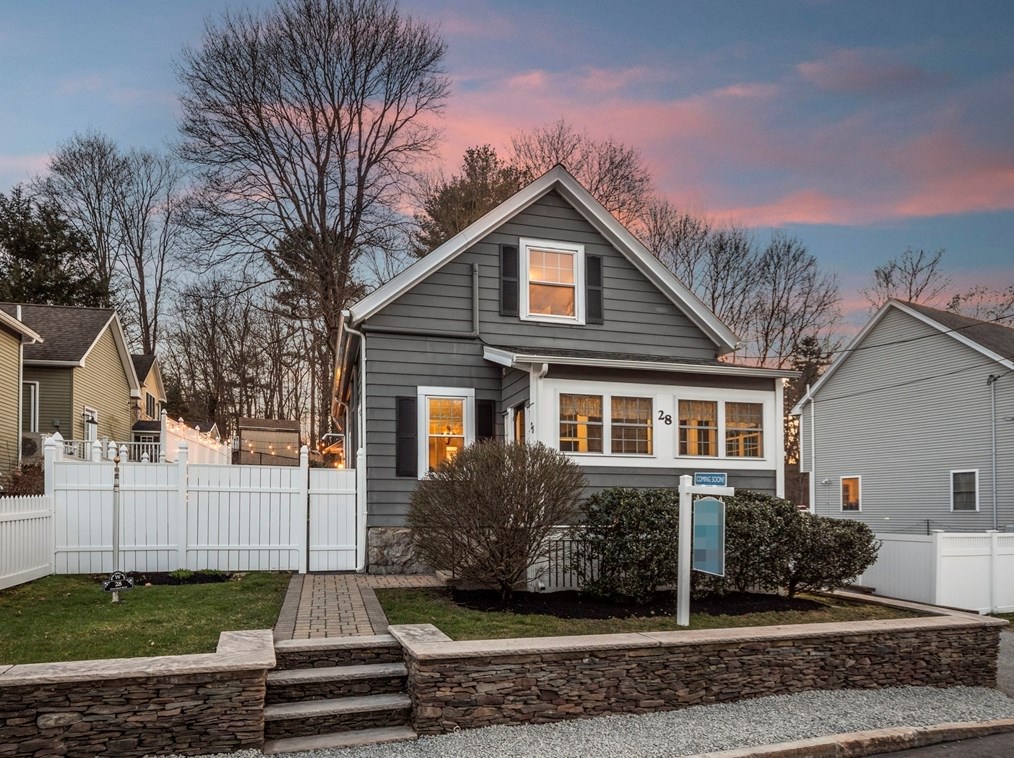 28 Shawsheen Rd, Andover, MA 01810-3544