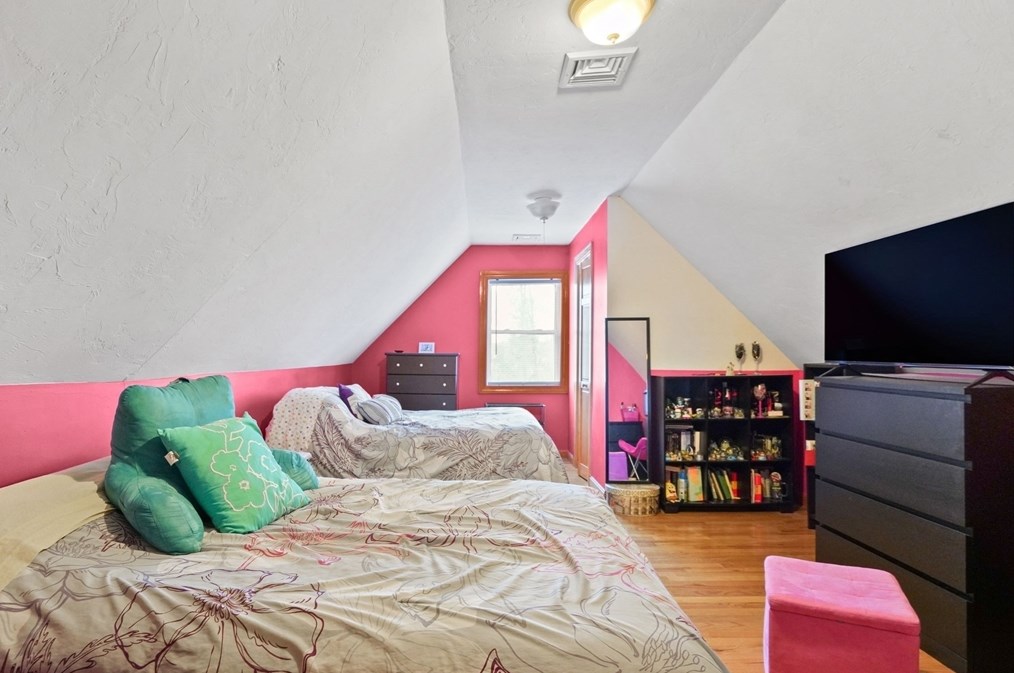 1 Beacon St, West Bridgewater MA 02379-1418 exterior