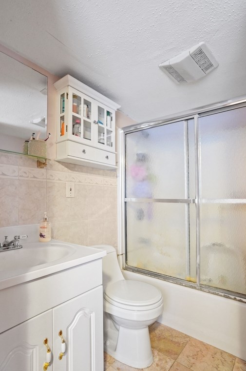 1 Beacon St, West Bridgewater MA 02379-1418 exterior