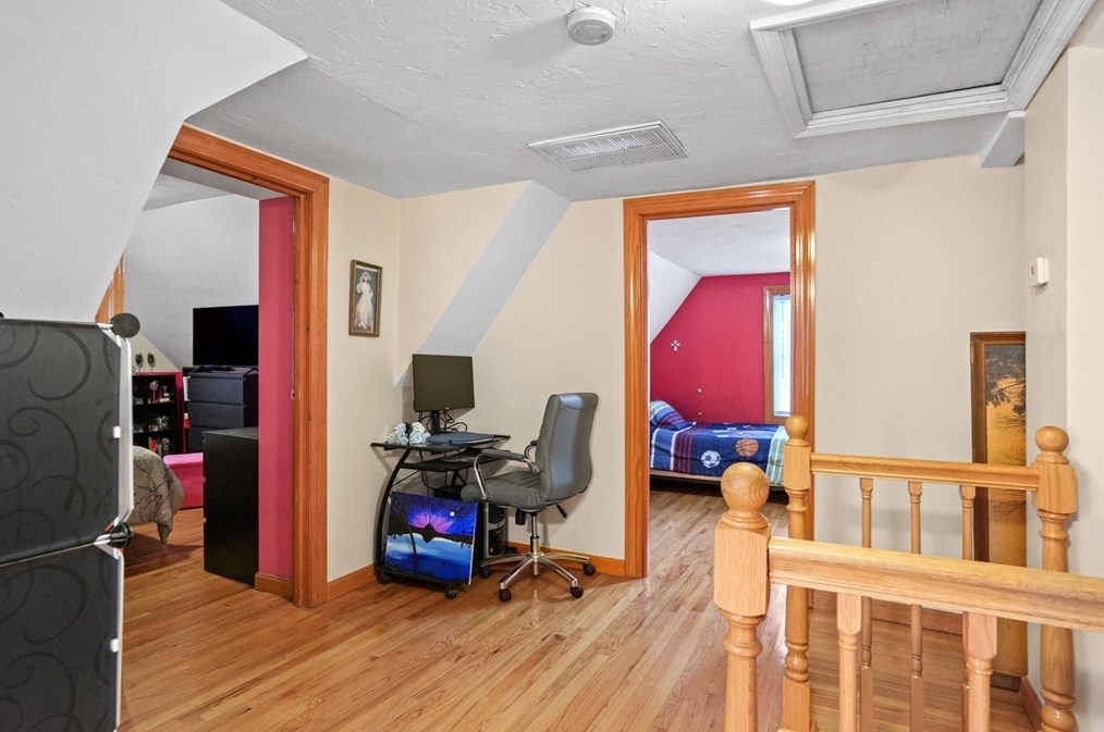 1 Beacon St, West Bridgewater MA 02379-1418 exterior