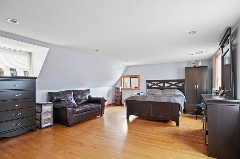 1 Beacon St, West Bridgewater MA 02379-1418 exterior