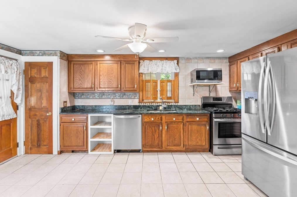 118 Lowell Rd, Pepperell MA  01463-1716 exterior