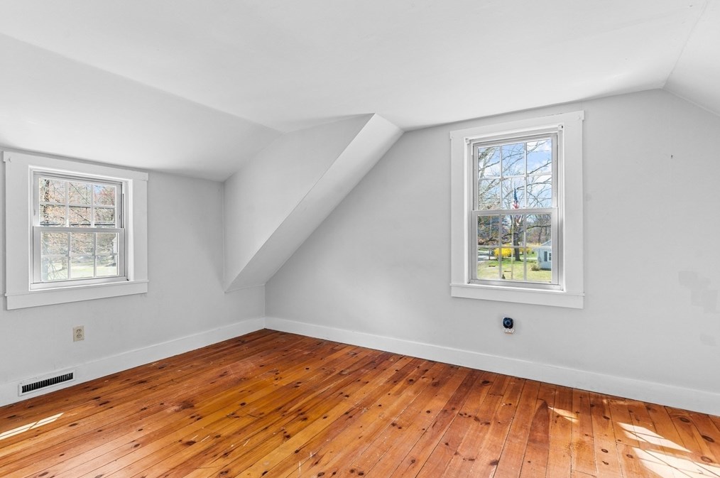 118 Lowell Rd, Pepperell MA  01463-1716 exterior