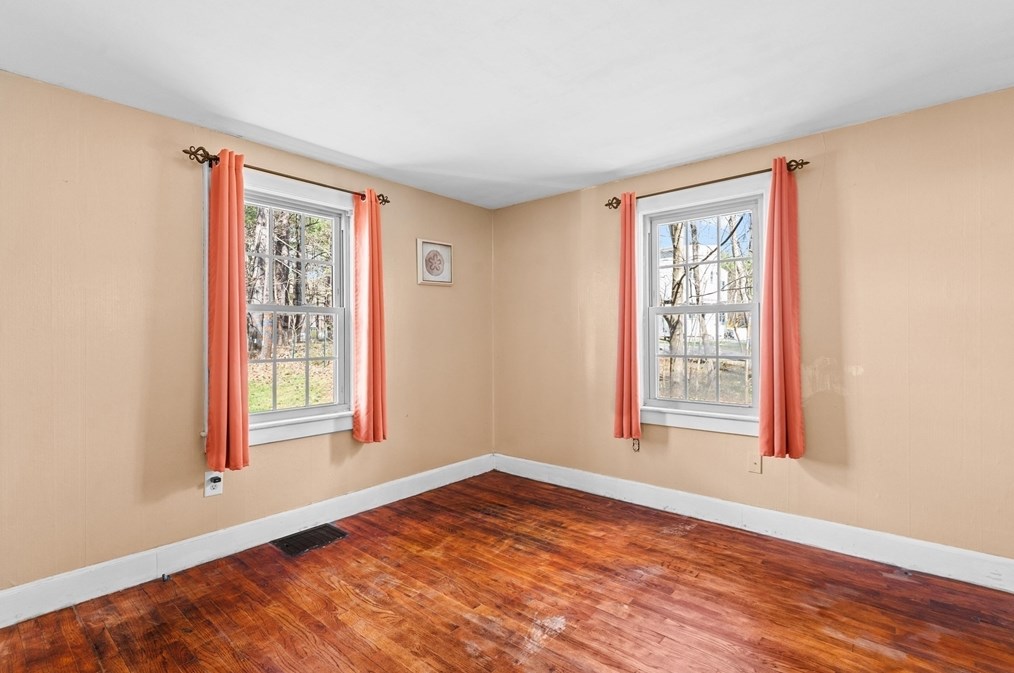 118 Lowell Rd, Pepperell MA  01463-1716 exterior