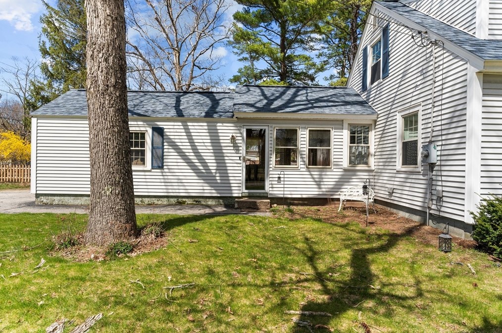 118 Lowell Rd, Pepperell MA  01463-1716 exterior