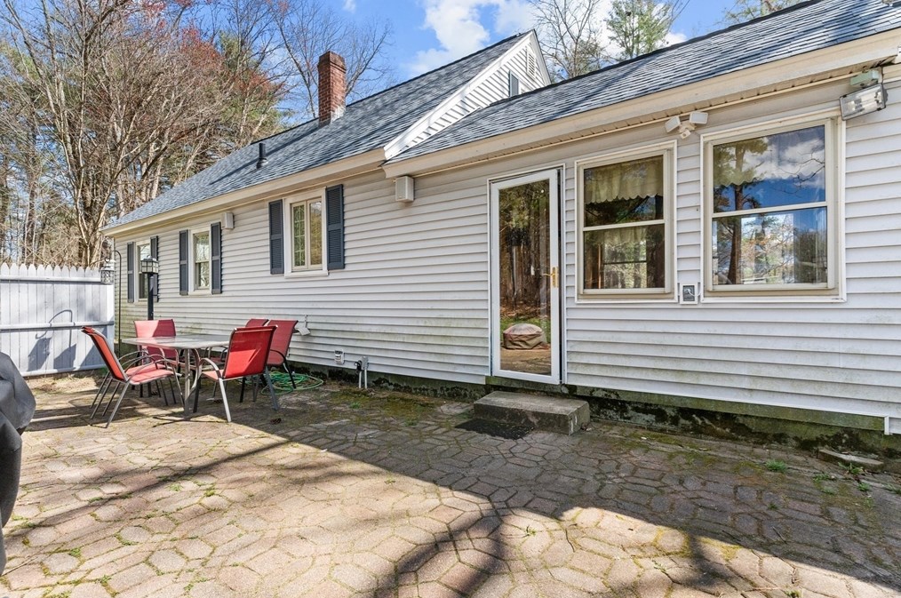 118 Lowell Rd, Pepperell MA  01463-1716 exterior