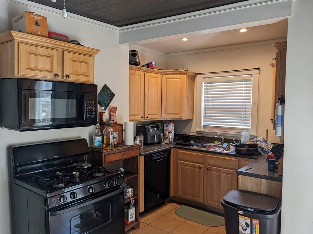 95 Blossom St, Haverhill MA  01835-7244 exterior