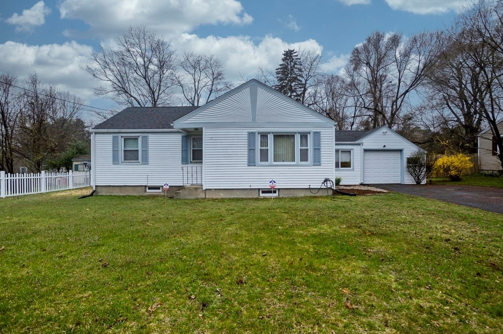 14 Tumbleweed Rd, Springfield, MA 01109