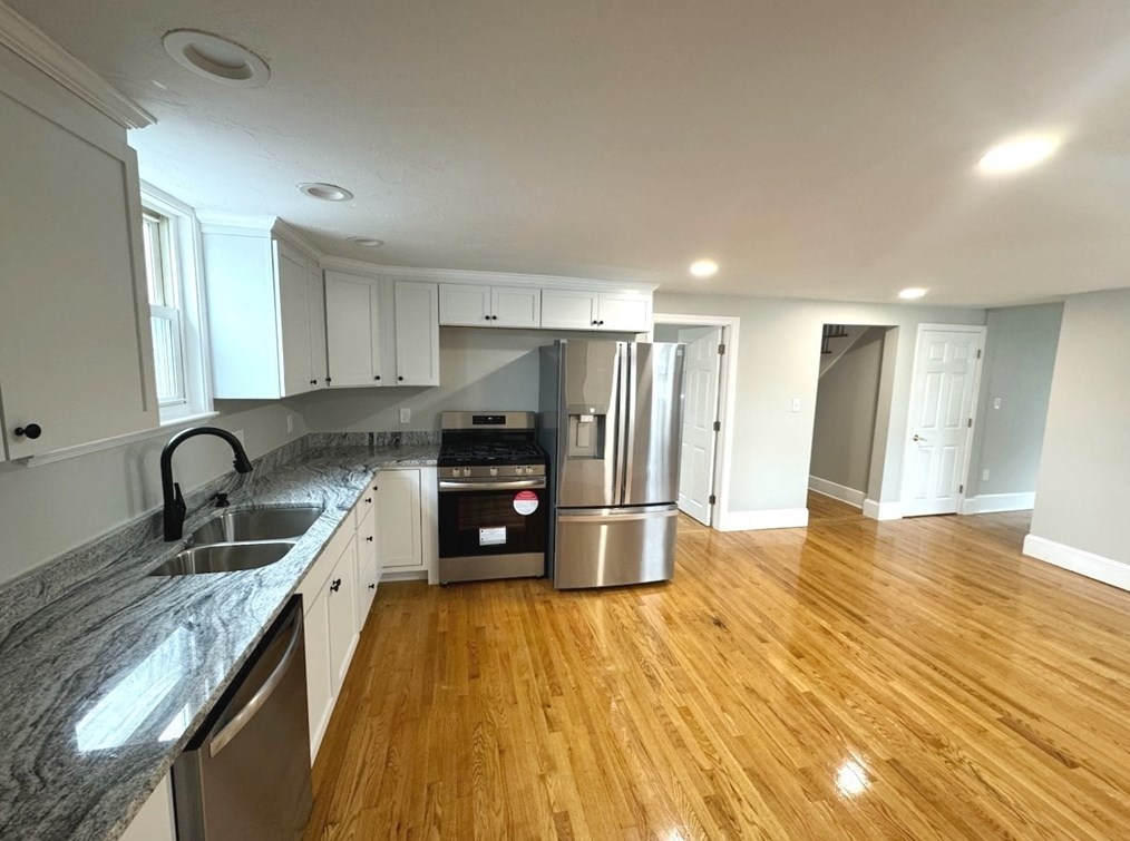 28 Puritan Ave, Worcester, MA 01604 exterior