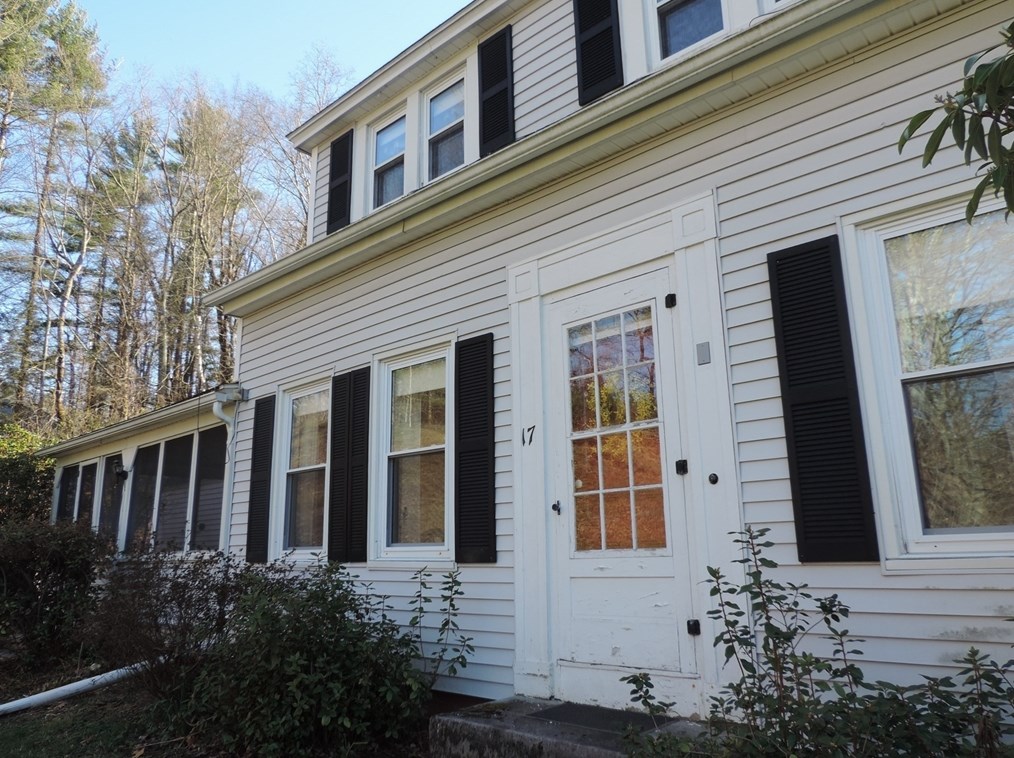 17 Amherst Rd, Amherst, MA 01002