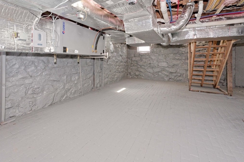 45 Pleasant St, Medfield MA  02052-2613 exterior