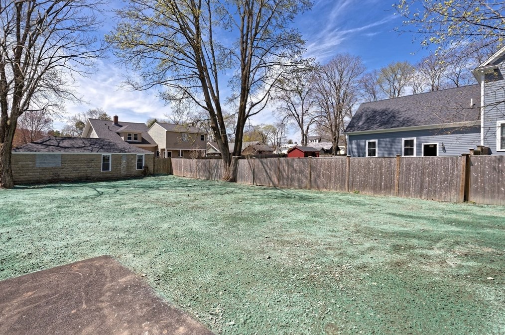 45 Pleasant St, Medfield MA  02052-2613 exterior