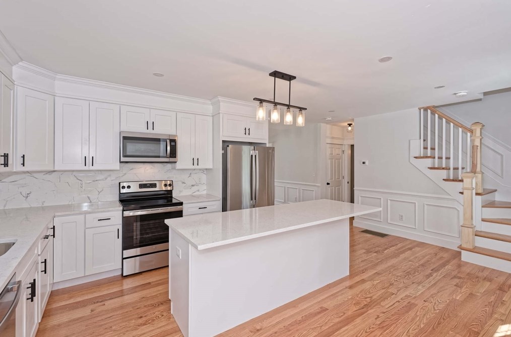 45 Pleasant St, Medfield, MA 02052-2603