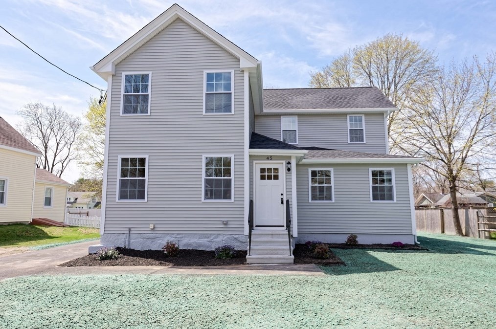 45 Pleasant St, Medfield MA  02052-2613 exterior