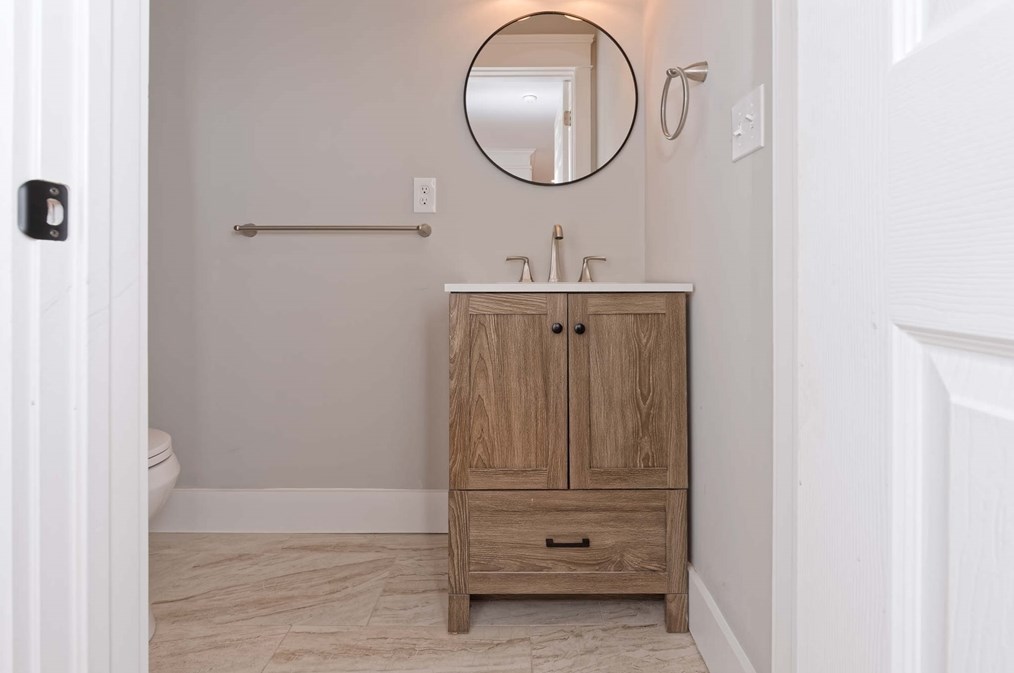 45 Pleasant St, Medfield MA  02052-2613 exterior