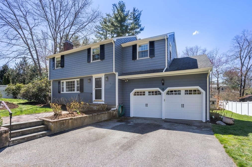 11 Fox Ln, Medfield, MA 02052 exterior