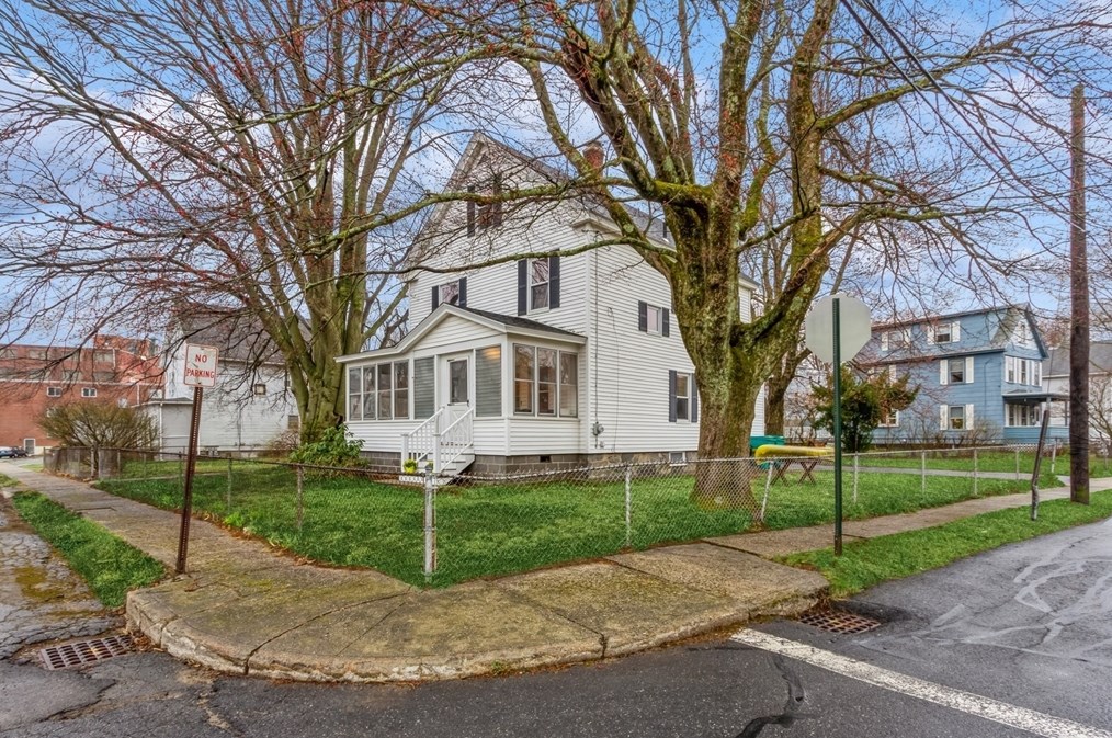 16 Carter St, Hudson MA 01749-1507 exterior