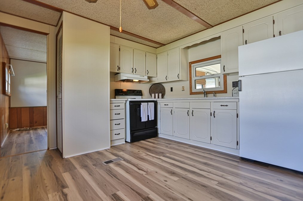 21 Rebecca Ave, Hudson, MA 01749-1912