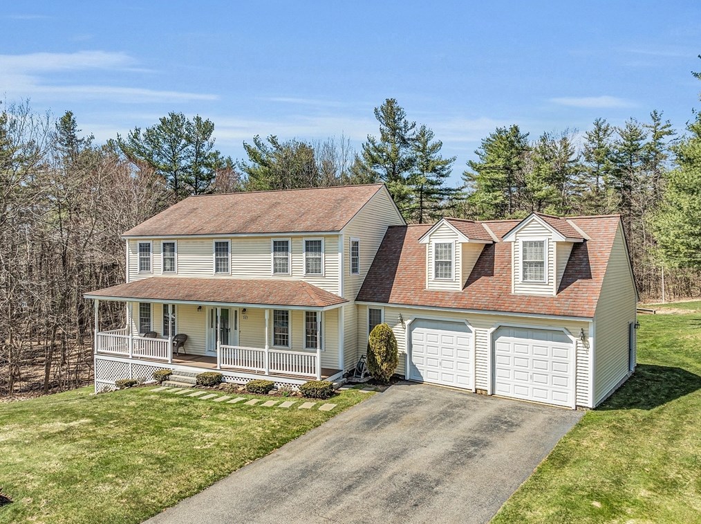 33 Woodland Dr, Gardner, MA 01473-1136