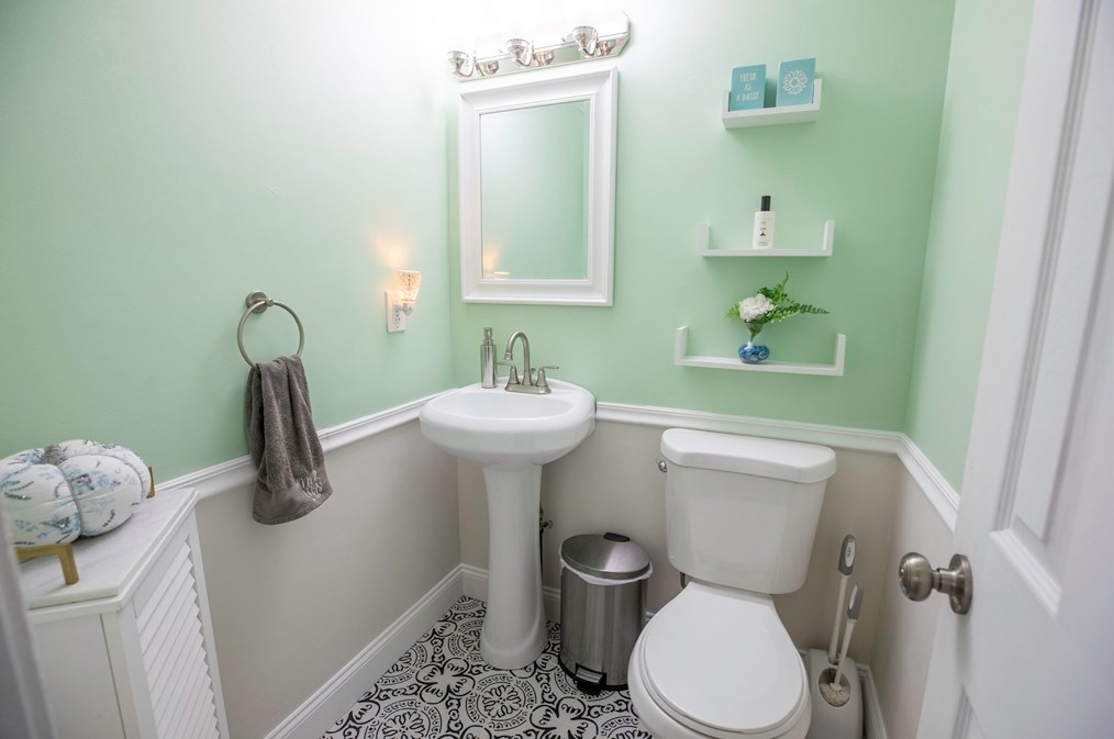 12 Lebanon St, Worcester MA  01603-1304 exterior