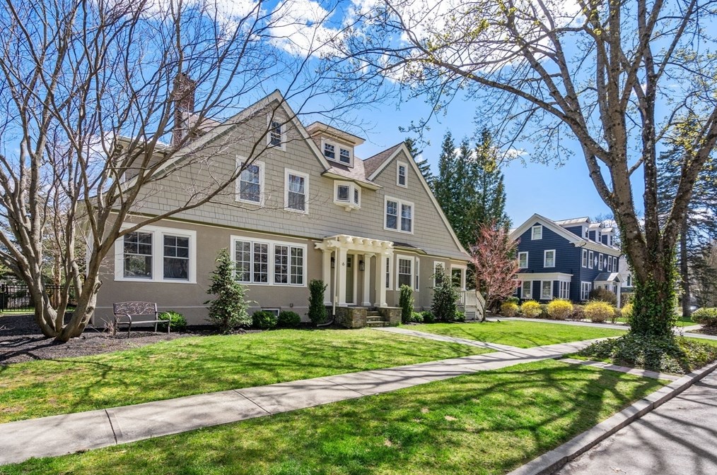 6 Laconia Rd, Worcester, MA 01609