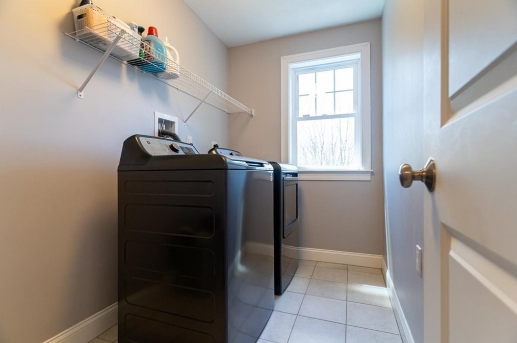 2389 West St, Wrentham MA  02093-1860 exterior