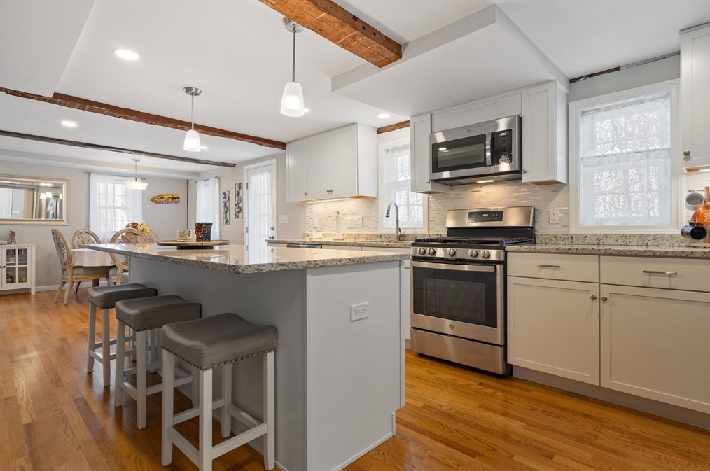 311 Pelham St, Methuen MA  01844-1476 exterior