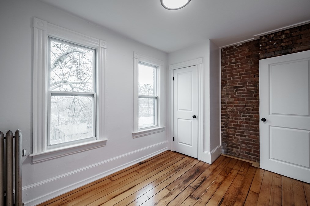 56 Taylor St, Holyoke MA  01040-3321 exterior