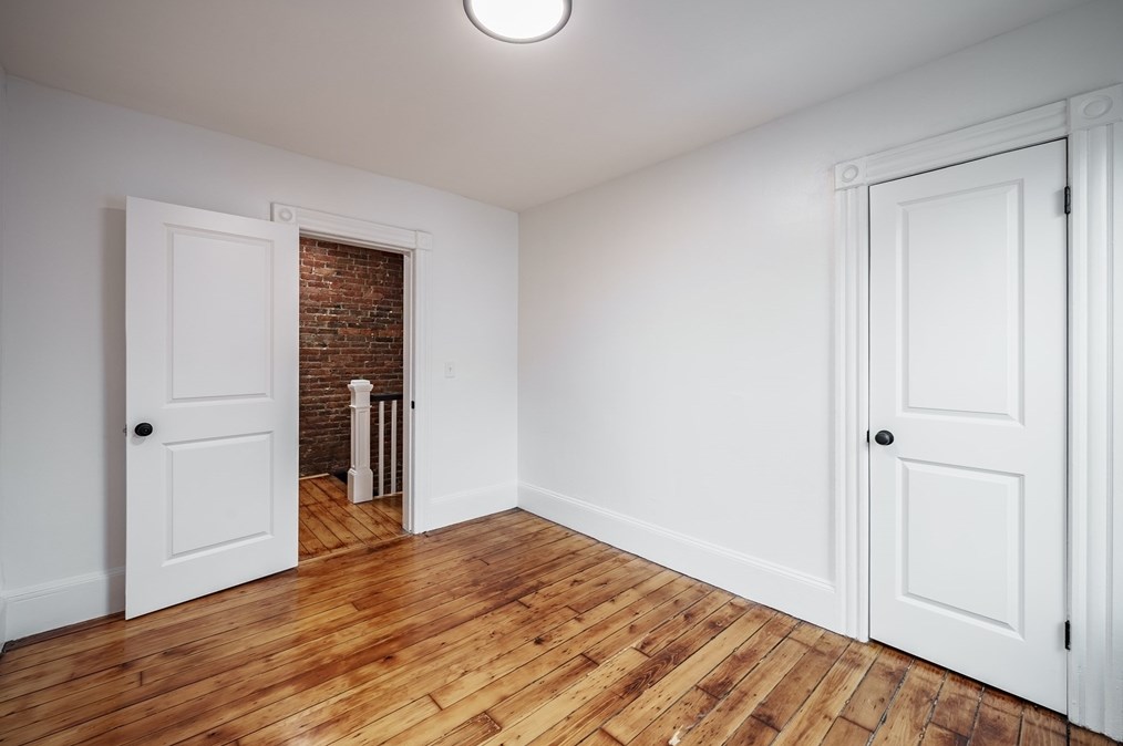 56 Taylor St, Holyoke MA  01040-3321 exterior